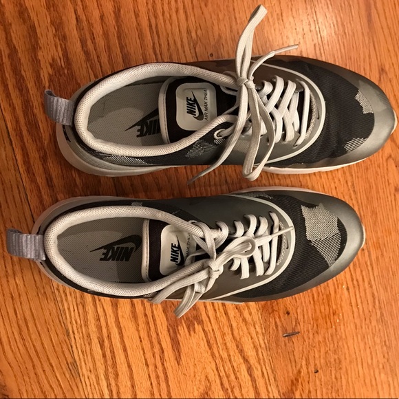 EUC Nike Camo Runner, Gray - Picture 2 of 5